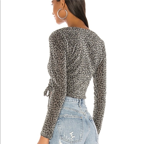 NWOT REVOLVE SUPERDOWN Syna Ruched Top Silver Leopard S - Picture 5 of 12